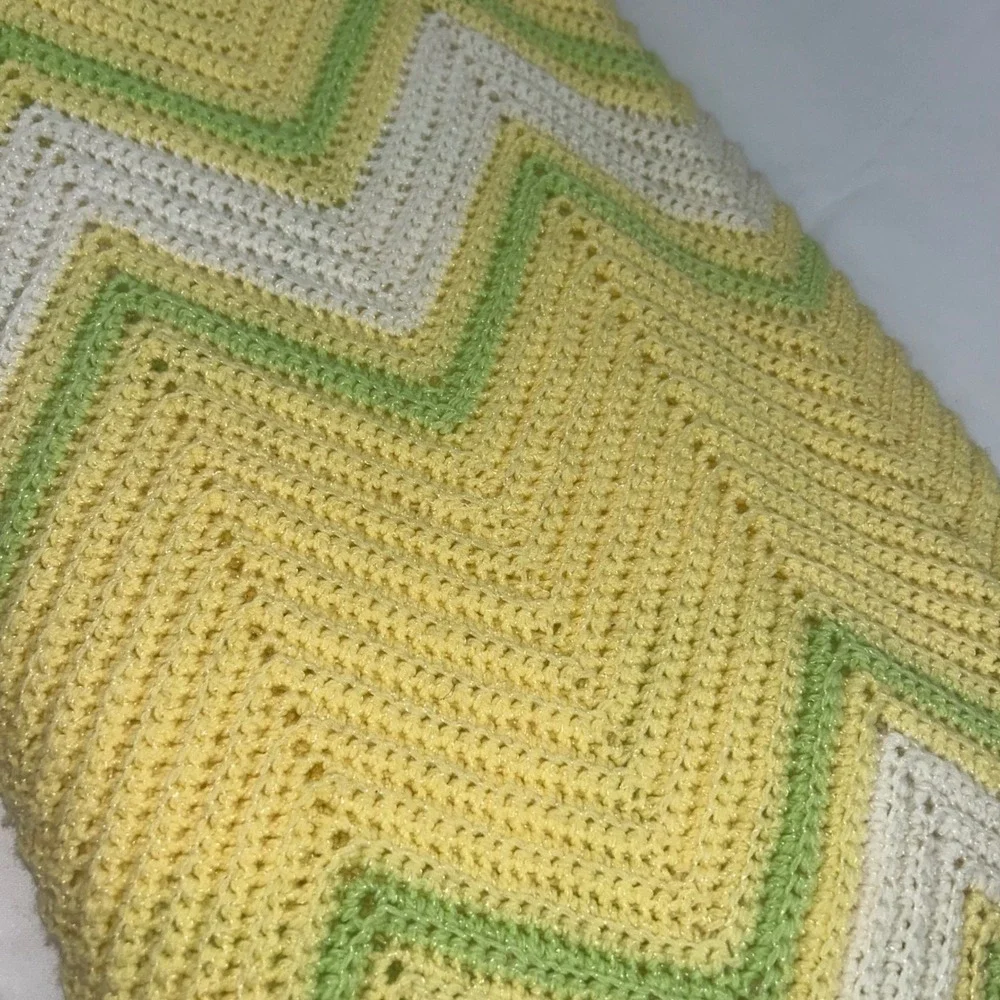 Handmade Crochet Blanket Yellow Green White Chevron Zig Zag‎ Throw Knit 52 x 74